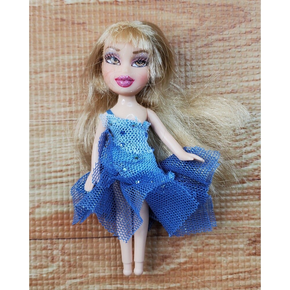 Lil Bratz Formal Funk Cloe Blue Dress Brown Eyes Pink Sparkle Lips 2002